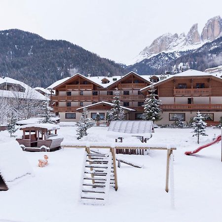 Hotel Sella Ronda Serenella กัมปีเตลโลดีฟัสซา ภายนอก รูปภาพ