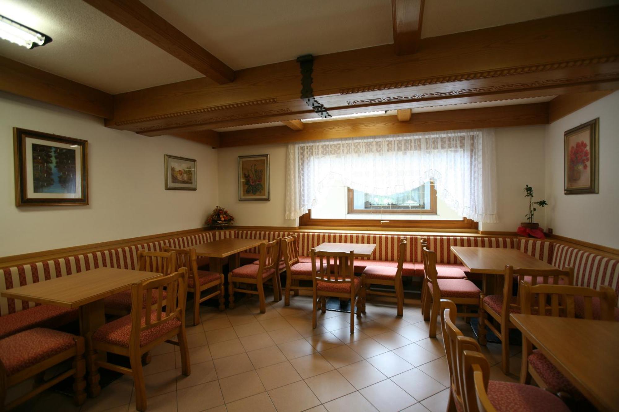 Hotel Sella Ronda Serenella กัมปีเตลโลดีฟัสซา ภายนอก รูปภาพ