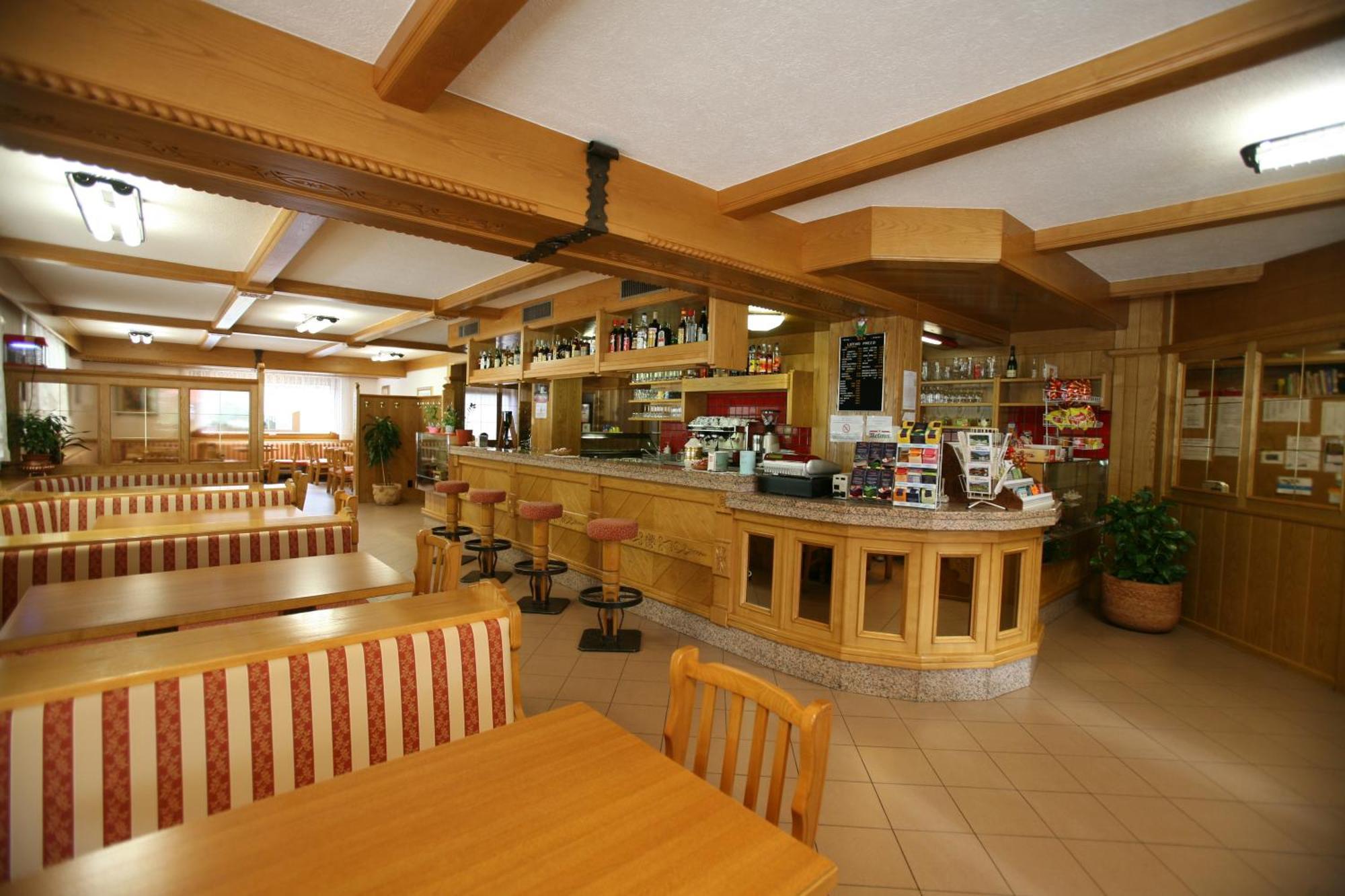 Hotel Sella Ronda Serenella กัมปีเตลโลดีฟัสซา ภายนอก รูปภาพ