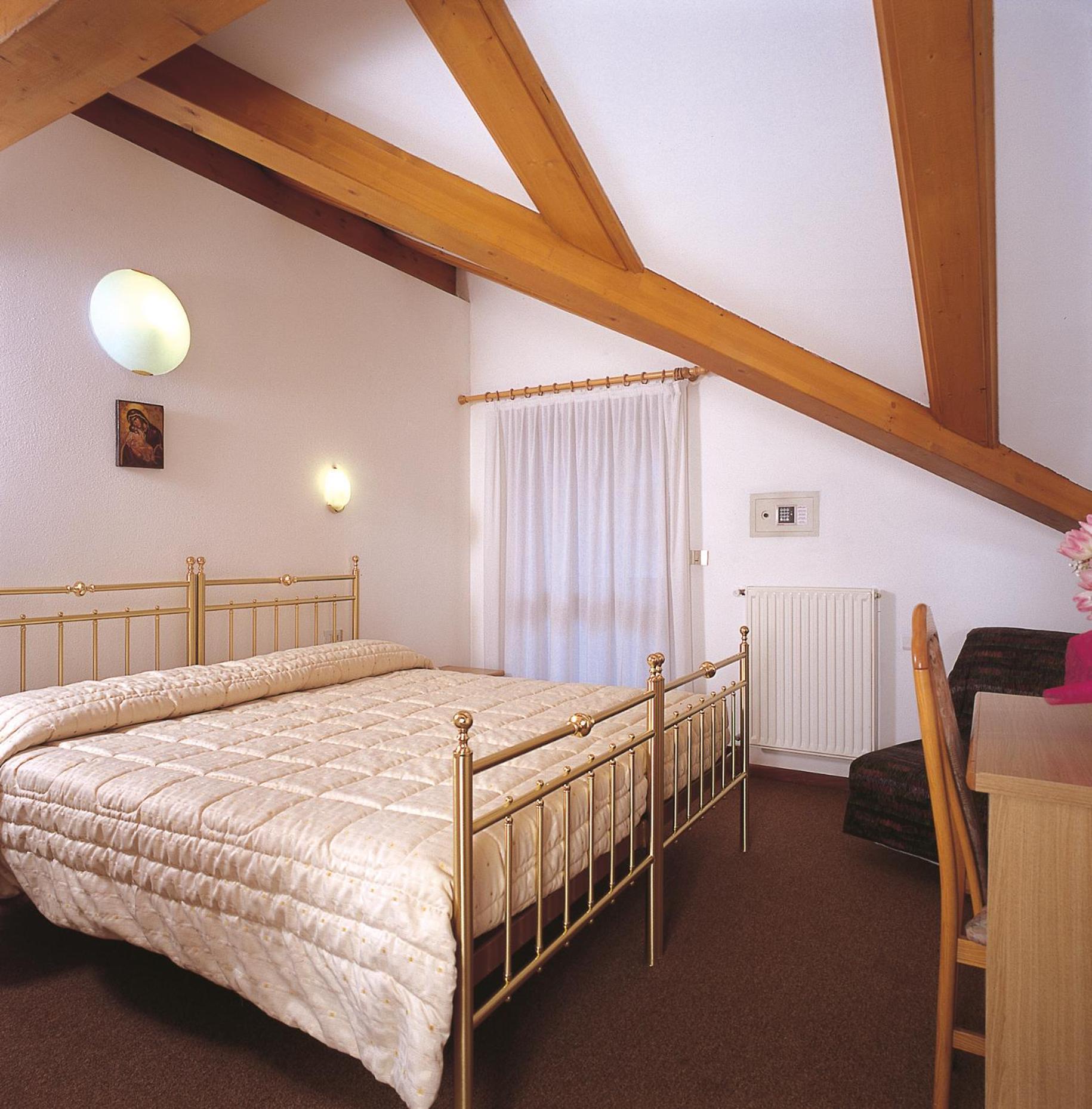 Hotel Sella Ronda Serenella กัมปีเตลโลดีฟัสซา ภายนอก รูปภาพ