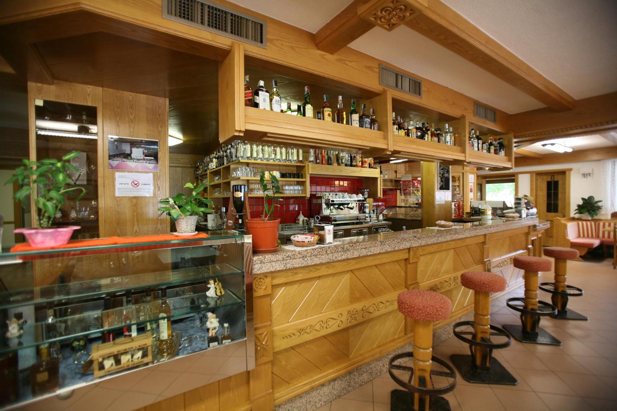 Hotel Sella Ronda Serenella กัมปีเตลโลดีฟัสซา ภายนอก รูปภาพ