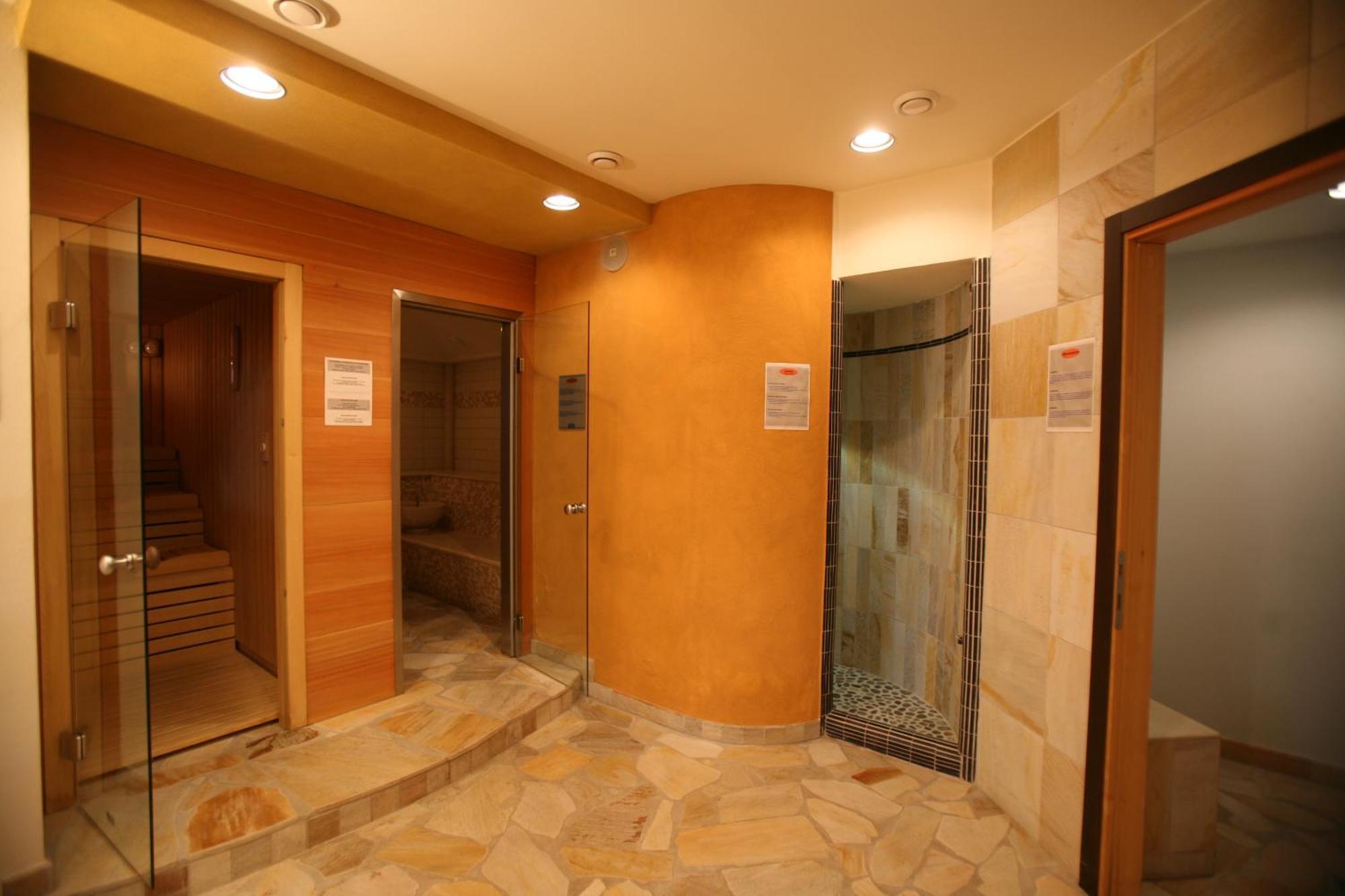 Hotel Sella Ronda Serenella กัมปีเตลโลดีฟัสซา ภายนอก รูปภาพ