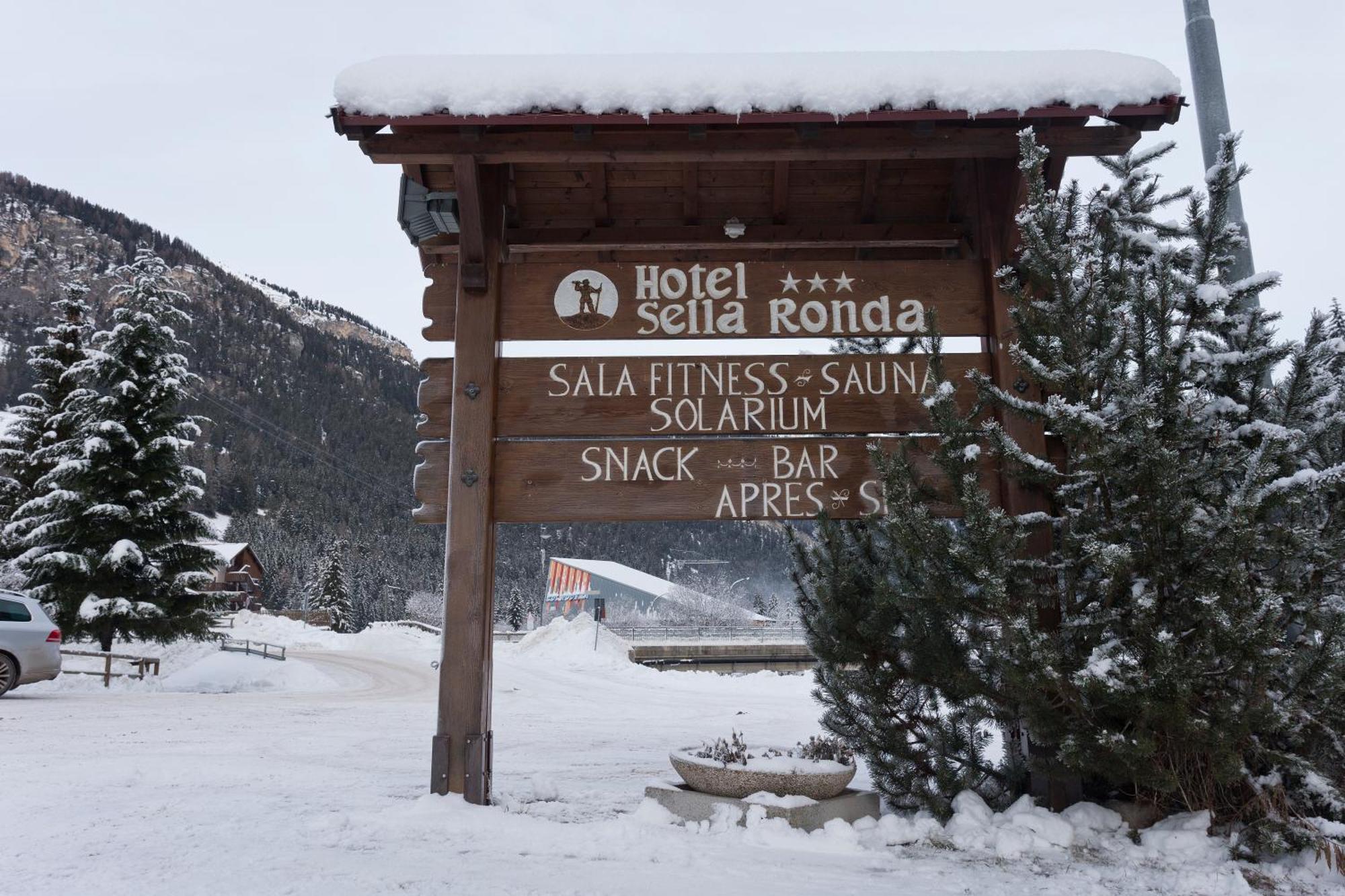 Hotel Sella Ronda Serenella กัมปีเตลโลดีฟัสซา ภายนอก รูปภาพ