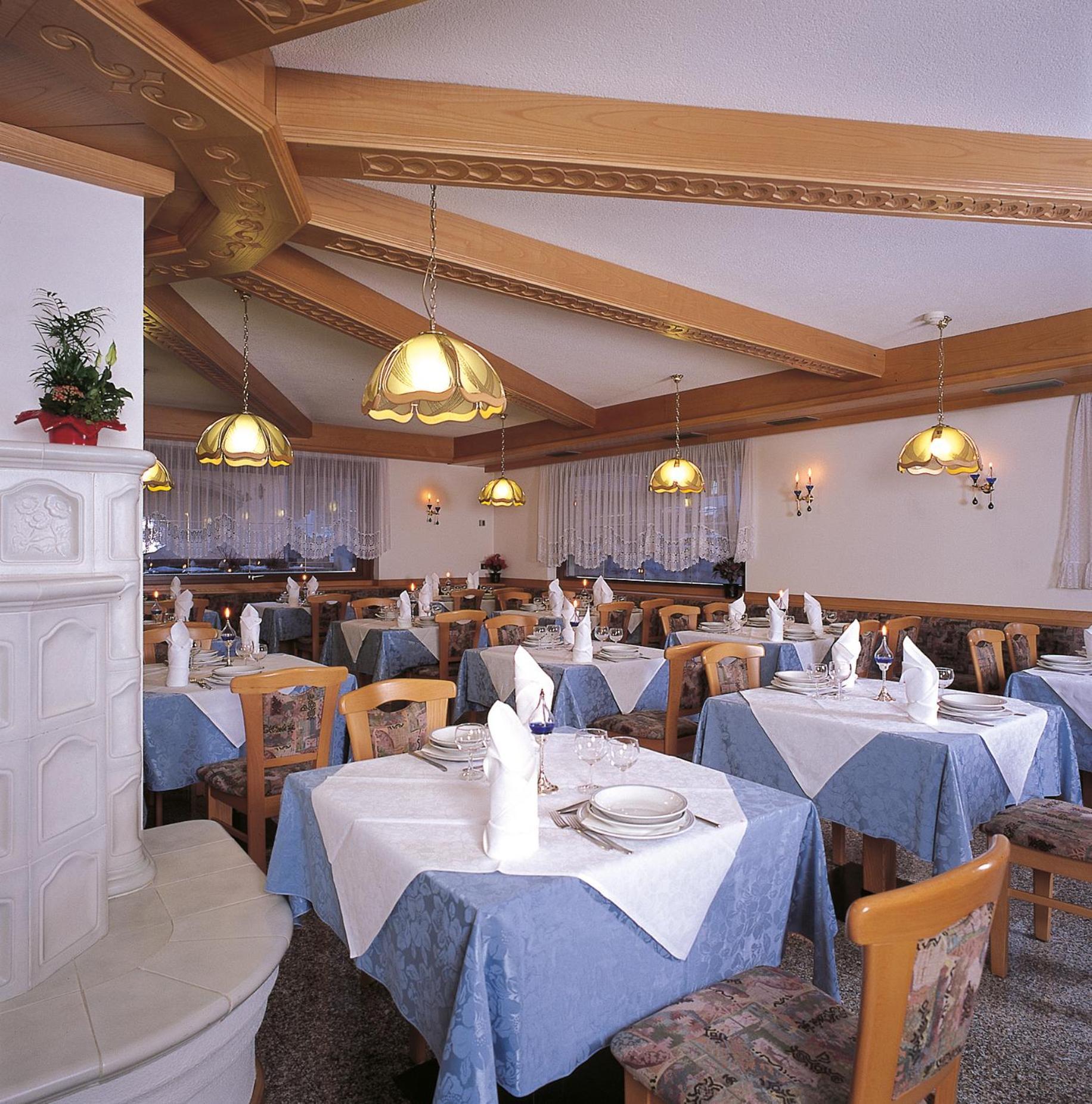 Hotel Sella Ronda Serenella กัมปีเตลโลดีฟัสซา ภายนอก รูปภาพ