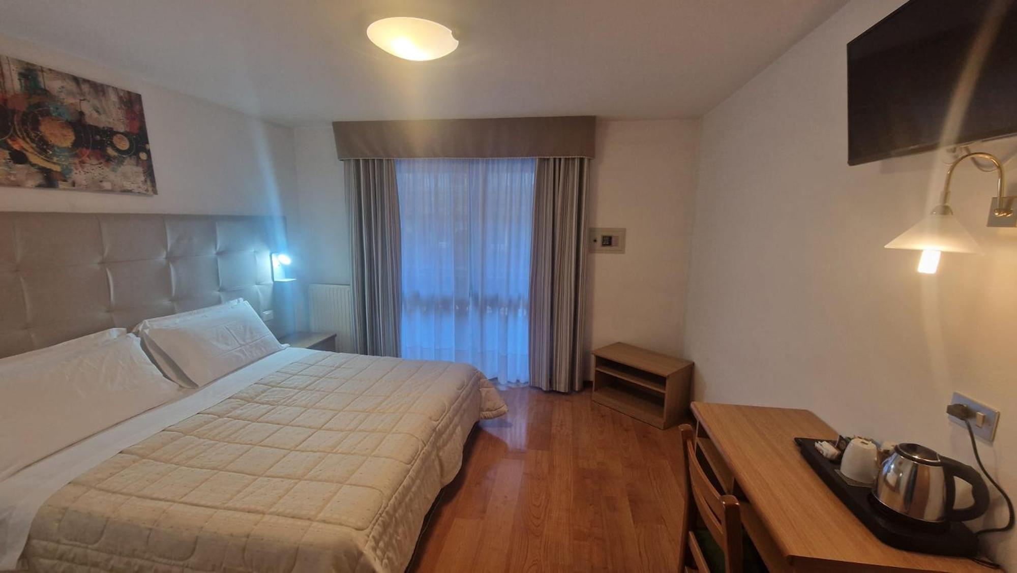 Hotel Sella Ronda Serenella กัมปีเตลโลดีฟัสซา ภายนอก รูปภาพ