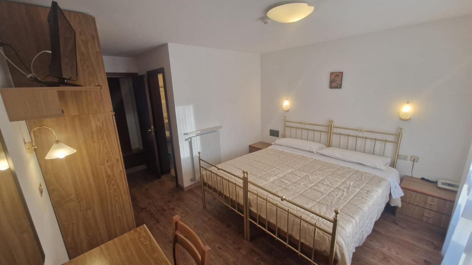 Hotel Sella Ronda Serenella กัมปีเตลโลดีฟัสซา ภายนอก รูปภาพ